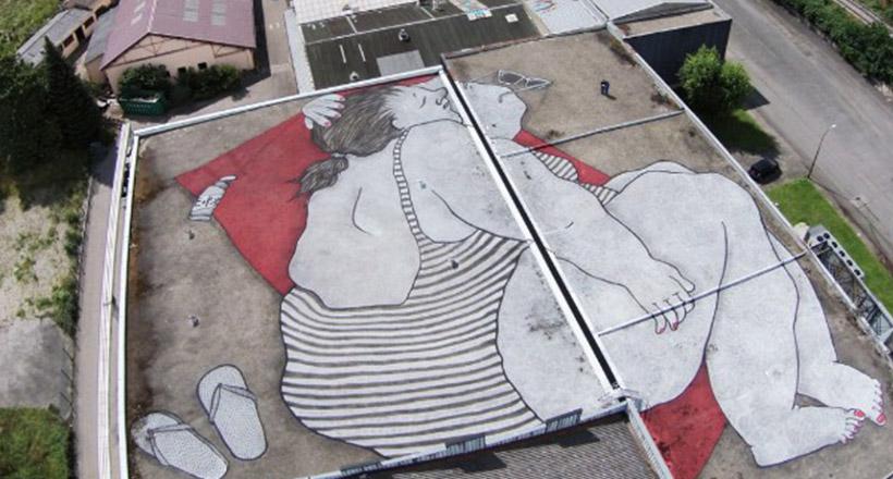 Artista cria “gigantes adormecidos” nos mais diversos lugare