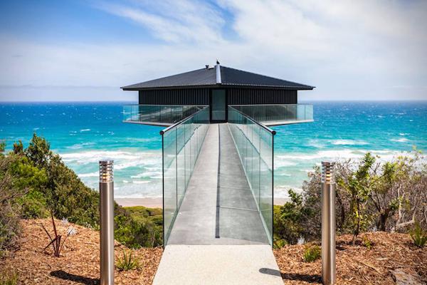 Esta casa australiana parece flutuar sobre o oceano e é um í